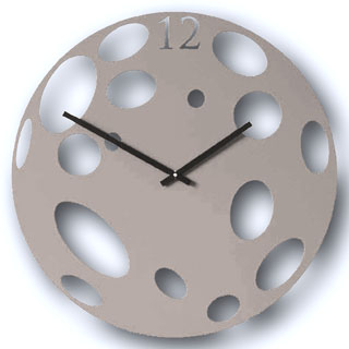 Moon wall clocks                      Tasarımcı : Pascal Souhail Tarabay