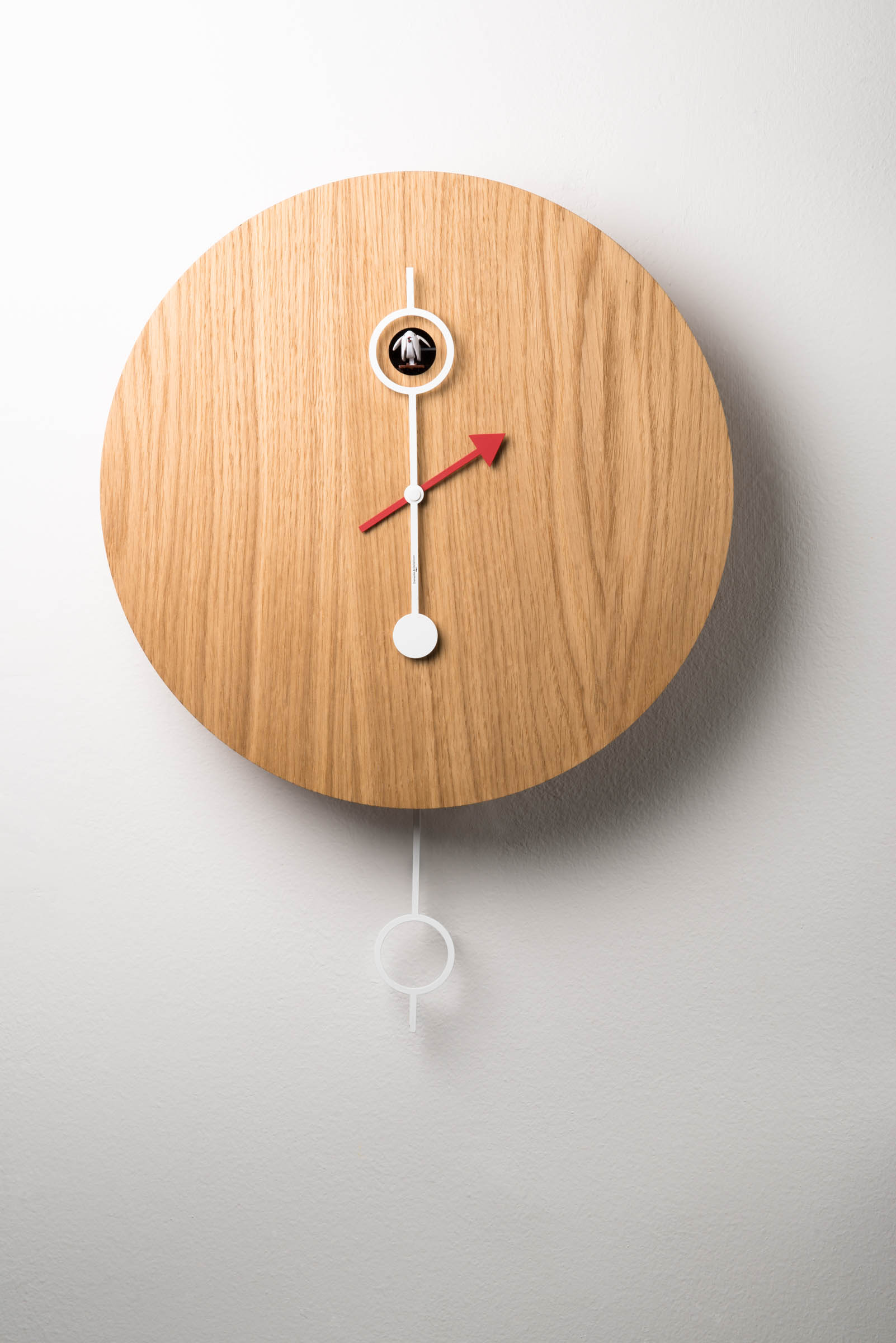Walplus Minimalistische Cuckoo Klok - Wit met Wit Raamframe
